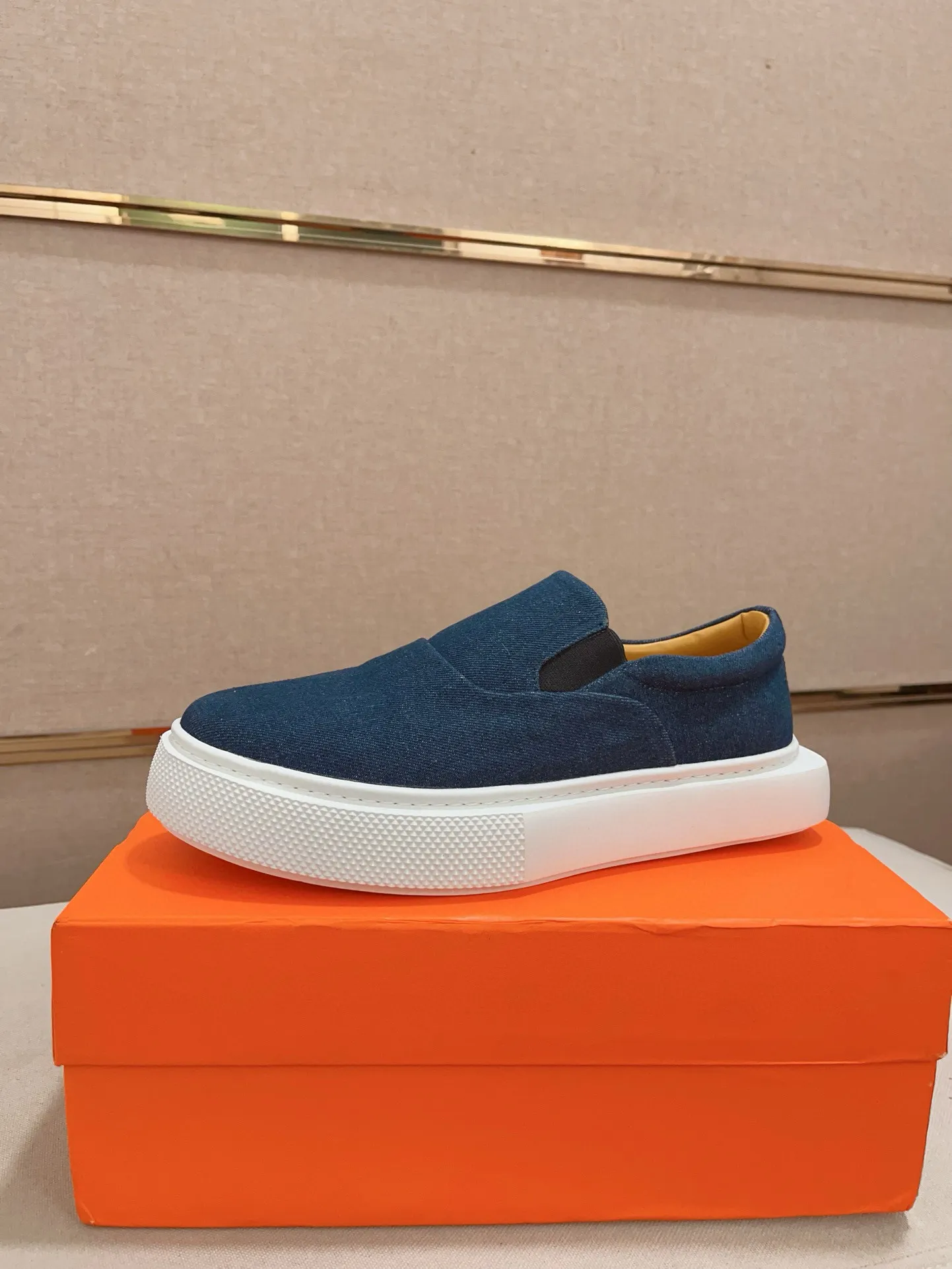 Men's clothing and shoes💰: 442💰《HERMES》【Classic original single version】Hermès; top 🔝purchase agent🔍🔍men's latest 🇺🇸 counter sales simultaneously, imported from Italy original ▲▲cowhide ▲▲ (high-end, nobility, class) ) Exquisite workmanship (Italian 🇮🇹 imported water-dyed 🐂 cowhide lining) sole: original sole provided by the original factory, ⚠️exclusive double-layer activity·TPR·rubber·combined molded outsole; super comfortable·wear-resistant·non-slip·environmental protection The real thing is more beautiful if you take the real thing (high quality, follow the order). You can enter and exit the counter at will * Number of yards: 38-44 (45 can be customized and cannot be returned or exchanged)